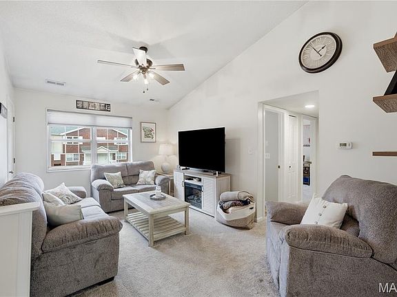 4th image of 8916 N Swan Cir