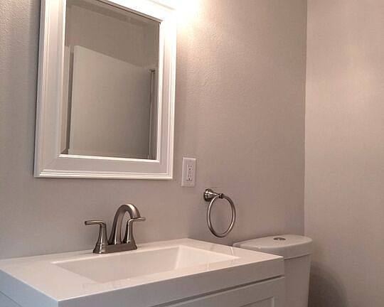 3rd image of 4866 1/2 McConnell Ave