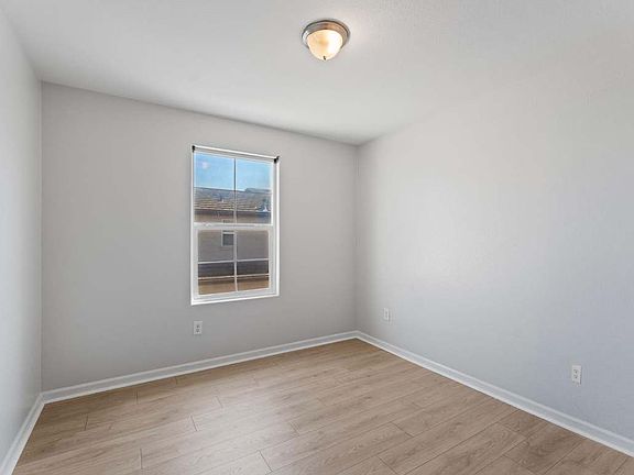 4th image of 301 Candela Cir