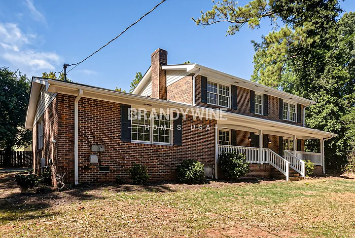 4 bed, 2.5 bath, 2406 sqft, $2,250 — Photo 2