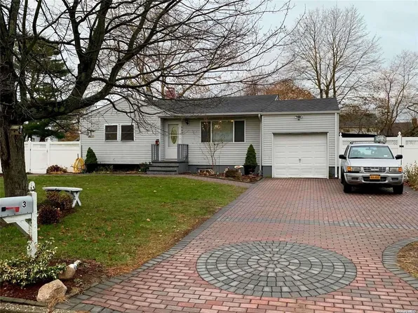 631 Amsterdam Avenue, East Patchogue, NY 11772