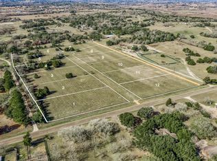 8 Maplewood Ln, Brenham, TX 77833