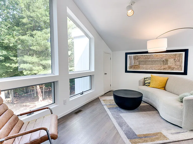 17 Dongan Way — Photo 13