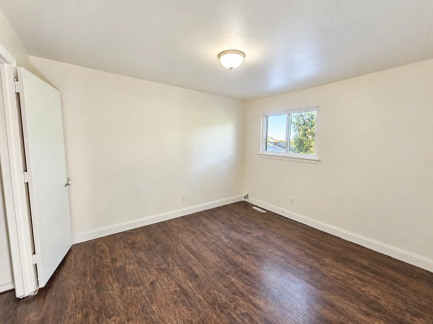 5 bed, 1.5 bath, 1800 sqft, $2,400 — Photo 1