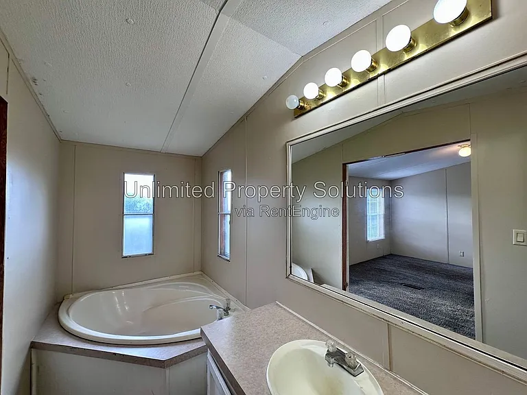 9499 Wendi Dr NE #J — Photo 10
