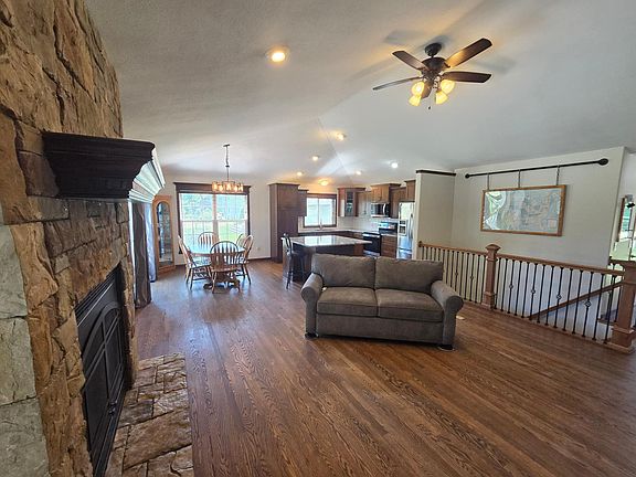 2nd image of 1816 Case Ln