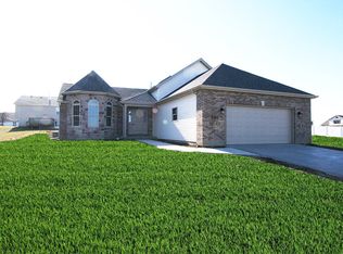 3008 Dylan Dr, Merrillville, IN 46410