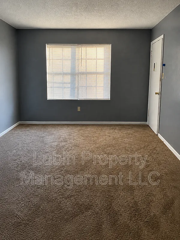 2 bed, 1.0 bath, 809 sqft, $729 — Photo 3