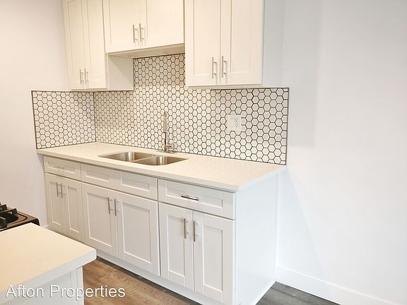 3rd image of 127 Rosemont Ave APT 3