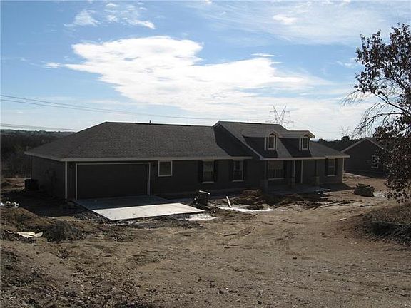 3rd image of 208 Brazos Valley Ln