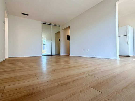 3rd image of 30 Shrewsbury Green Dr Unit K