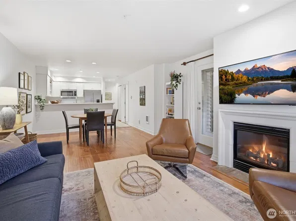 215 20th Avenue E #105, Seattle, WA 98112