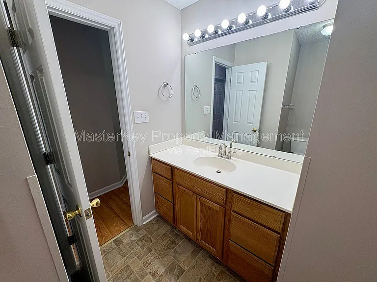 317 Cross Hill Ln — Photo 19
