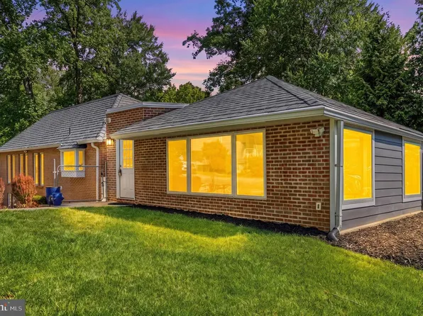 9416 Holbrook Ln, Rockville, MD 20854
