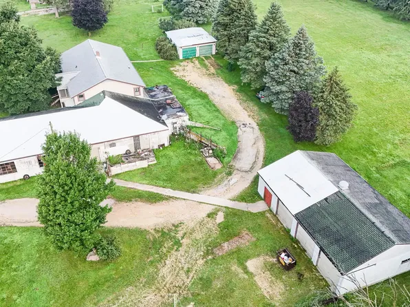 7916 W Pines Rd, Polo, IL 61064