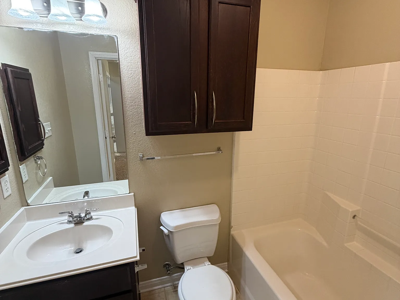 4 bed, 1634 sqft, $1,950 — Photo 4