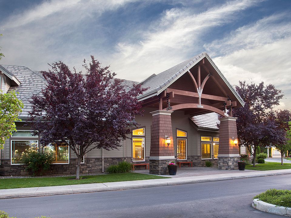 Welcoming Leasing Office