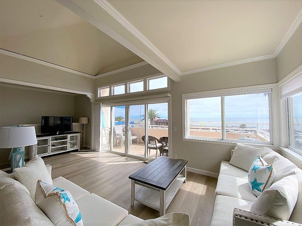 Livingroom with beach view