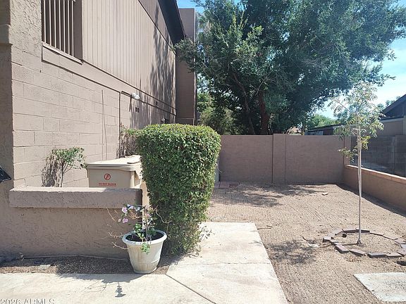 4th image of 6207 W ALTADENA Avenue