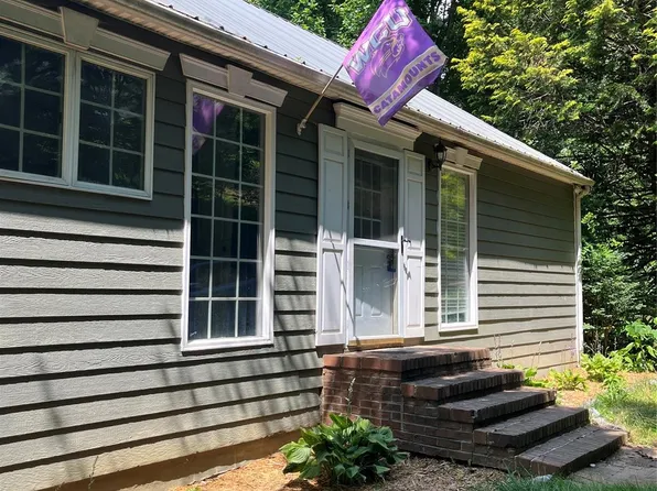 998 S Country Club Dr, Cullowhee, NC 28723