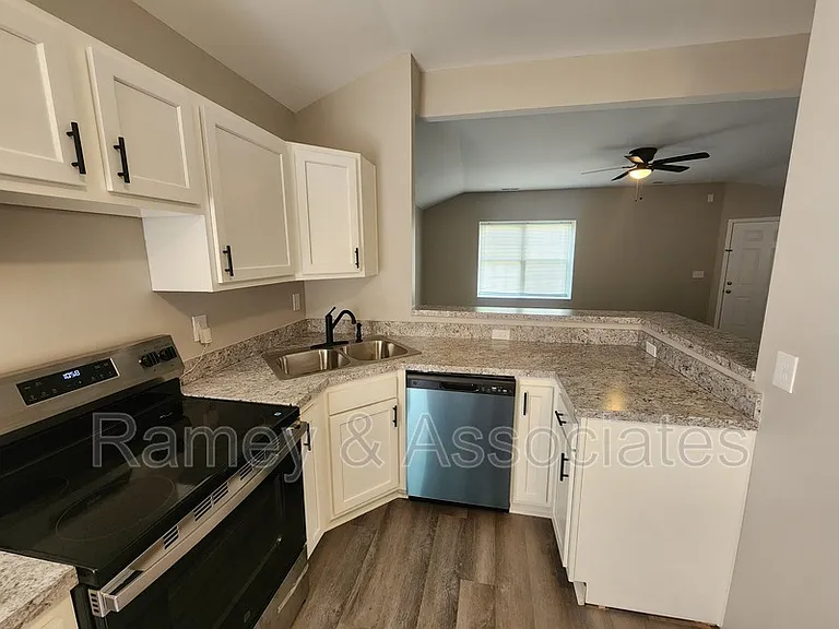 515 S 20th St — Photo 12