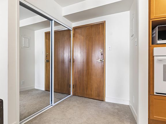 5th image of 2135 Argyle Ave #502