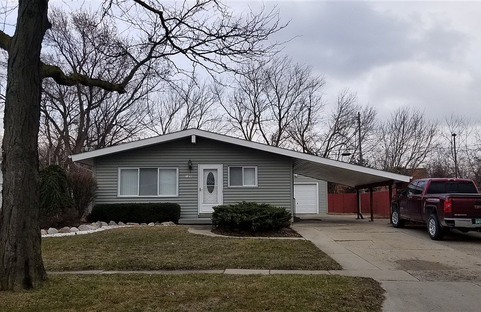 1st image of 120 Cypress Dr