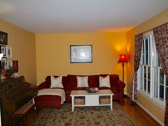 4th image of 39 Alpine St