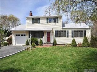 422 2nd Ave W, East Northport, NY 11731
