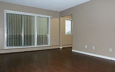 10717 107th St NW — Photo 9