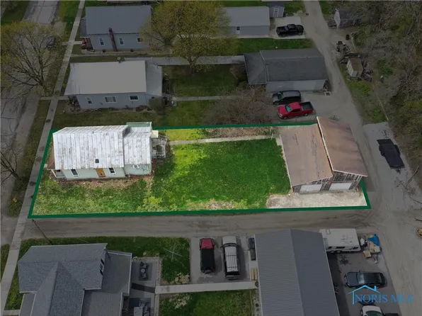 536 Stone St, Gibsonburg, OH 43431