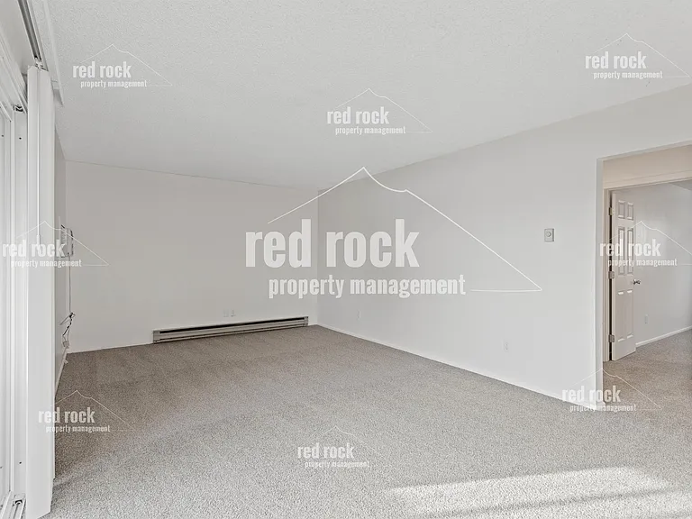 107 E Hattie Ave — Photo 3