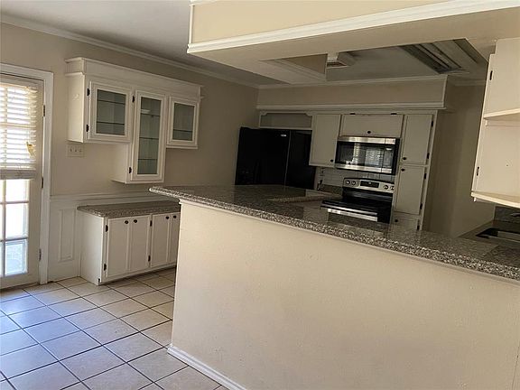 3rd image of 814 Kingswood Ave
