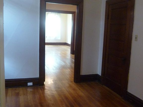 4th image of 2049 Allen Ave Floor 1