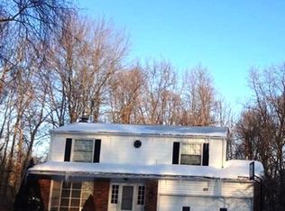 9064 Pin Oak Dr, Olmsted Falls, OH 44138