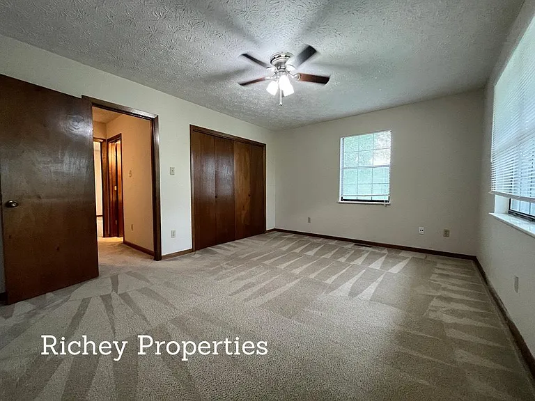 109 Goldenview Ln — Photo 5