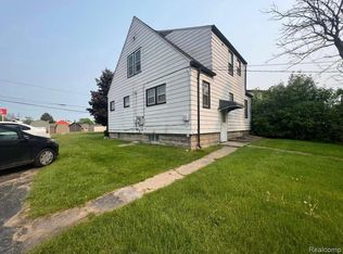 2361 Edinburgh Rd, Waterford, MI 48328
