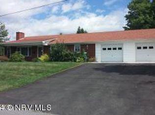 414 Oak Ln, Pearisburg, VA 24134