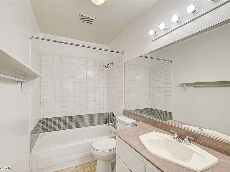4040 Castle Cove Dr #4040 — Photo 35