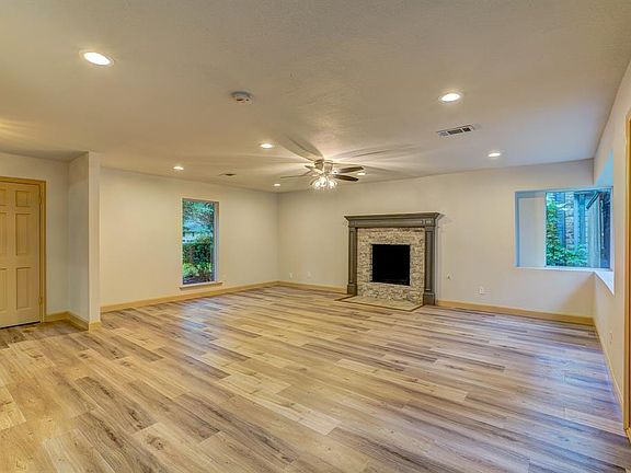 5th image of 2122 Hidden Creek Dr
