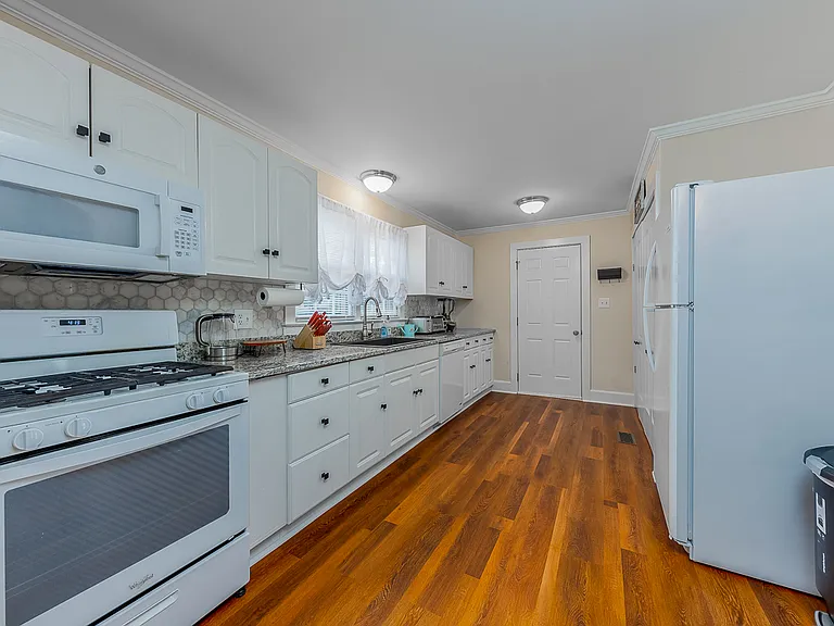 222 Metcalf St — Photo 11