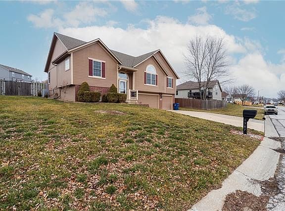 4th image of 1307 SE Highview Dr