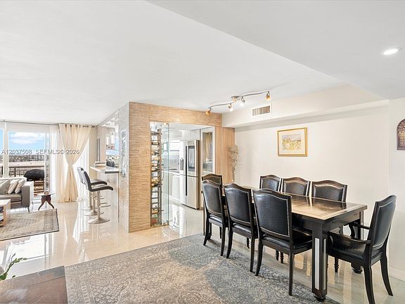 3rd image of 18071 Biscayne Blvd APT 1401
