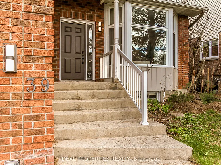 39 Huntings End Ave — Photo 2