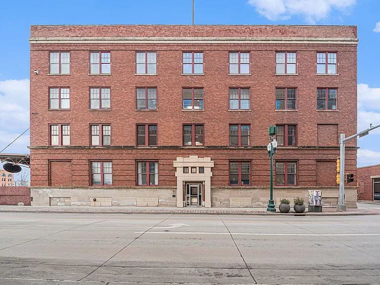 196 E 6th St — Photo 11