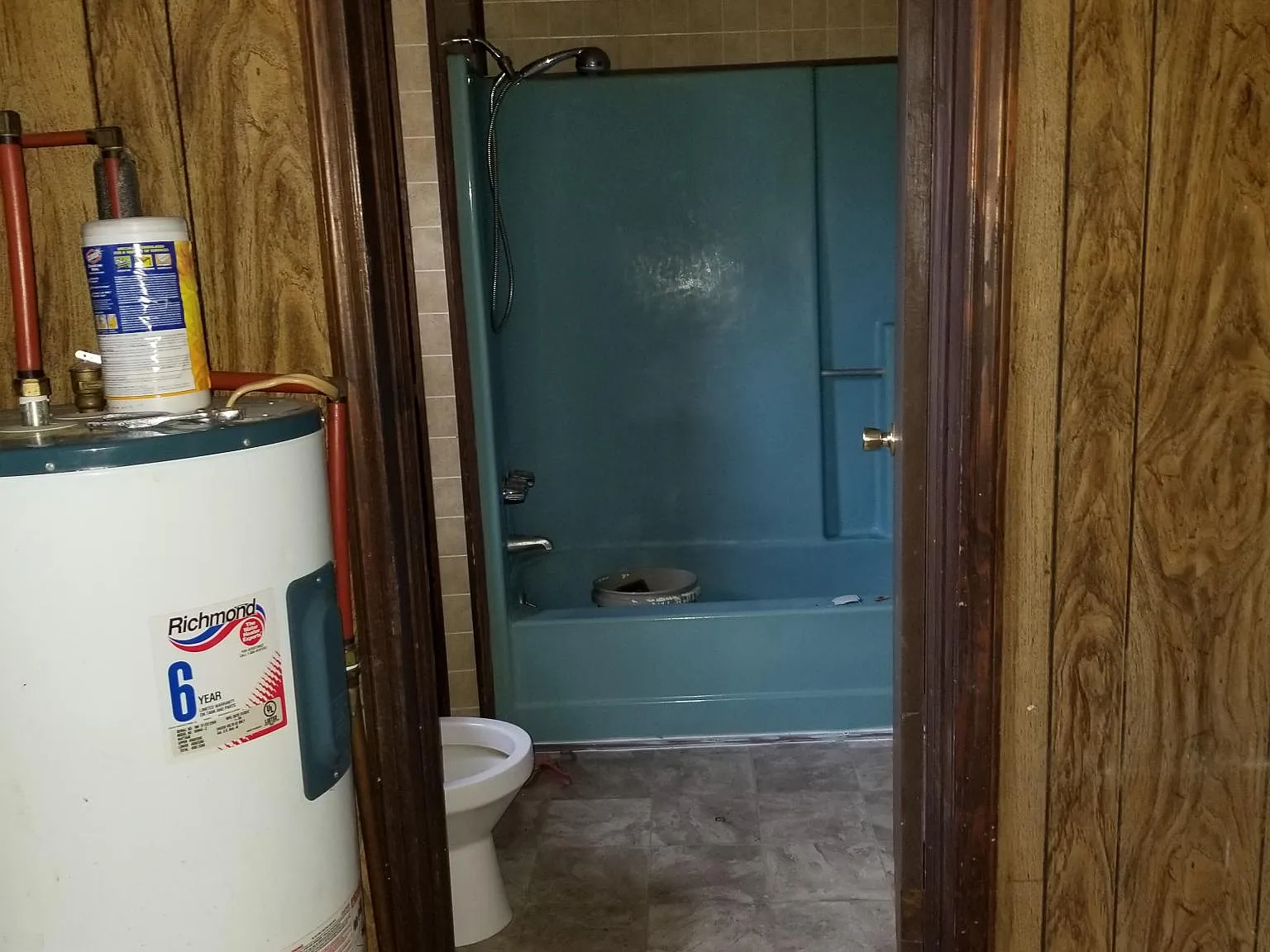 2 bed, 1.5 bath, 1213 sqft, $900 — Photo 2