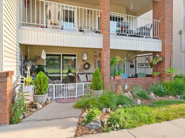 40 Lakeshore Ct, Council Bluffs, IA 51501