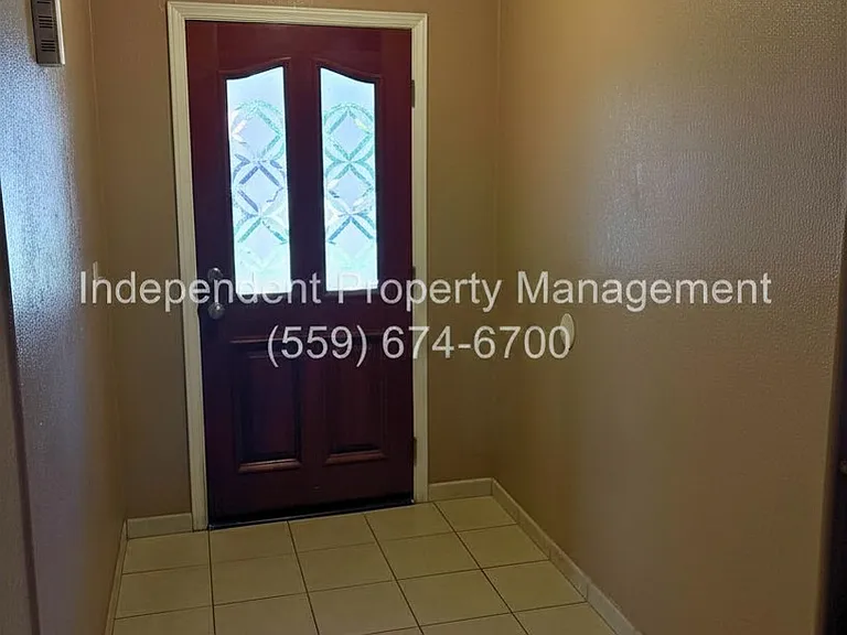 120 Prince Ln — Photo 2