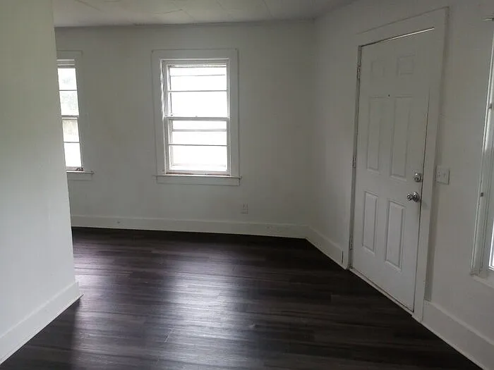 111 N Bell St #B — Photo 3