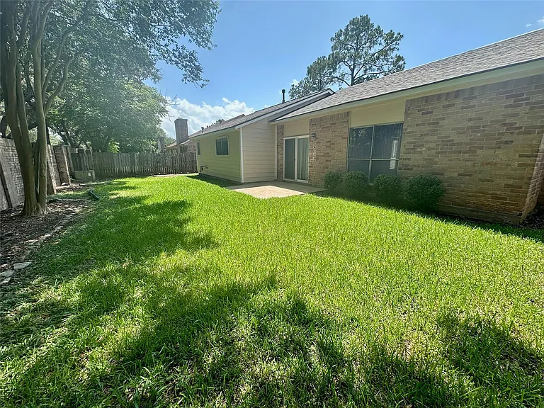 2711 Colony Dr — Photo 21